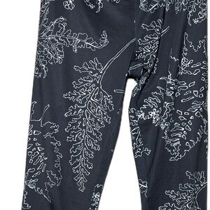 Women's Navy Leaf Print Leggings